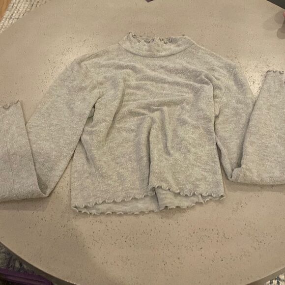 Out from under gray long sleeve crop top sweater L - Picture 1 of 3